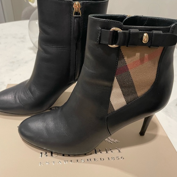 Burberry booties - Picture 1 of 7